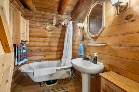 Bath - 11935 Lone Elk Dr, Hot Springs, SD 57747 photo 2 of 2