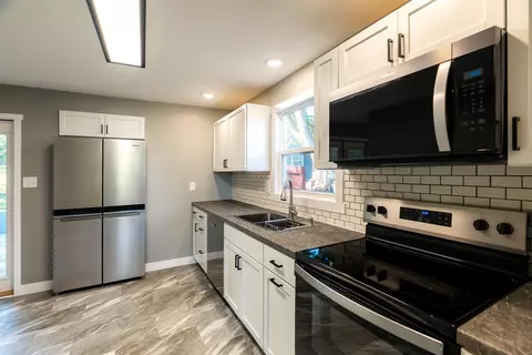 Kitchen - 1106 Omaha St, Belle Fourche, SD 57717 photo 4 of 4