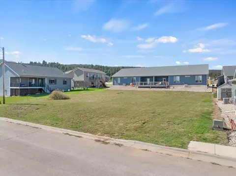 2211 Split Rock Dr, Sturgis, SD 57785