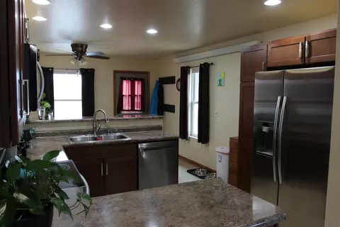 Kitchen - 960 Ponderosa St, Custer, SD 57730 photo 3 of 3