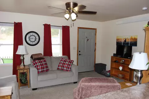 Living - 960 Ponderosa St, Custer, SD 57730 photo 2 of 5
