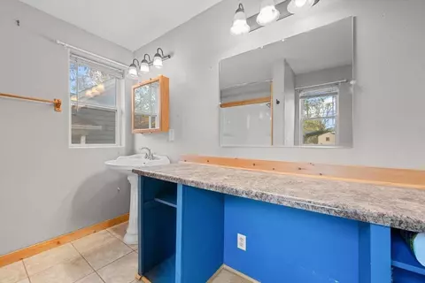 Bath - 512 4th Ave, Belle Fourche, SD 57717 photo 1 of 2