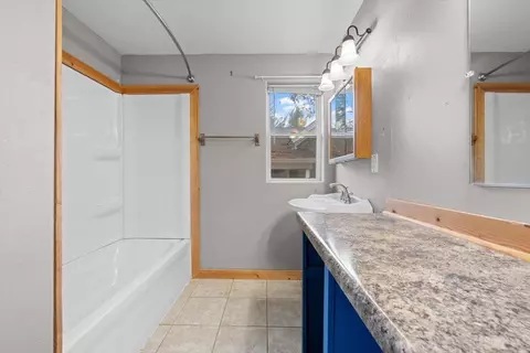 Bath - 512 4th Ave, Belle Fourche, SD 57717 photo 2 of 2