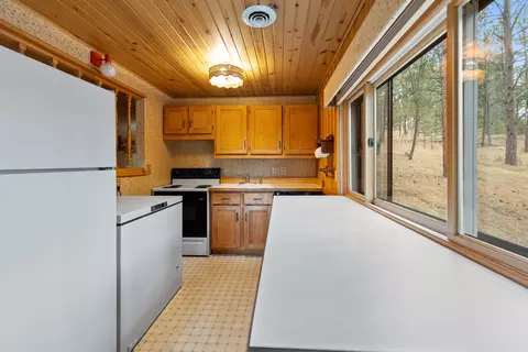 Kitchen - 12265 Bavarian Ct, Custer, SD 57730 photo 5 of 5