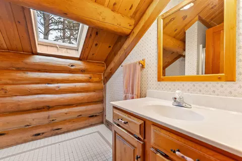 Bath - 12265 Bavarian Ct, Custer, SD 57730 photo 3 of 4