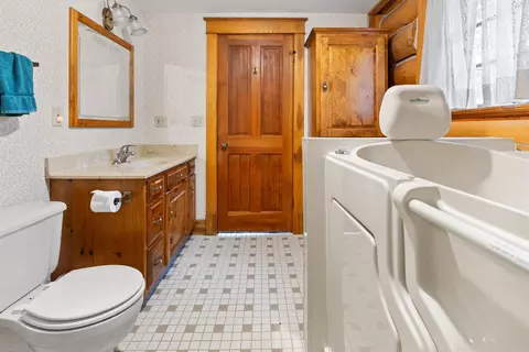 Bath - 12265 Bavarian Ct, Custer, SD 57730 photo 1 of 4