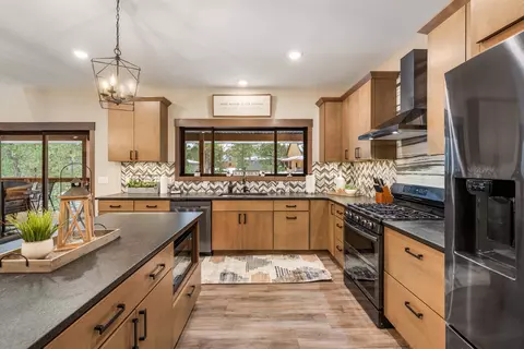 Kitchen - 21333 Trailside Rd, Lead, SD 57754 photo 4 of 4