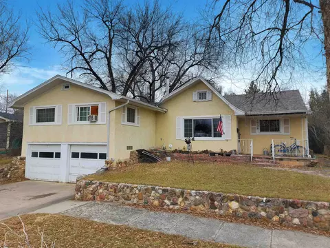 1938 Washington Ave, Hot Springs, SD 57747