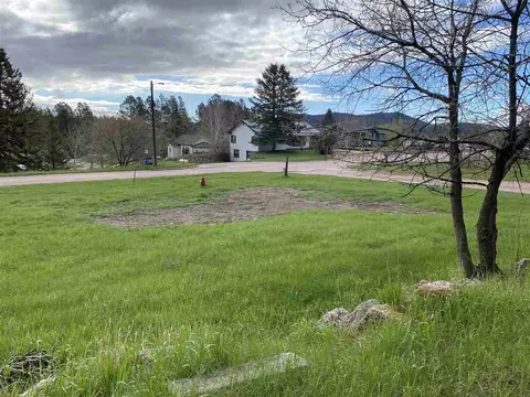 405 N 7th St, Custer, SD 57730