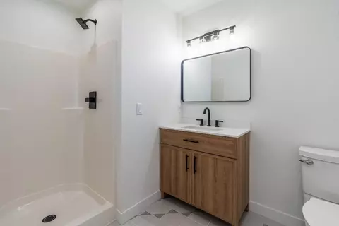 Bath - 25270 Mill Pond Estates Rd, Custer, SD 57730 photo 5 of 6