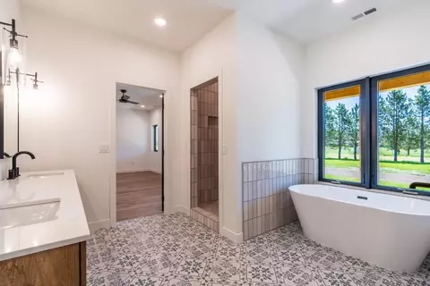 Bath - 25270 Mill Pond Estates Rd, Custer, SD 57730 photo 3 of 6