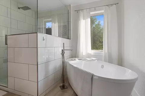 Bath - 1920 Remuda Ln, Spearfish, SD 57783 photo 2 of 5