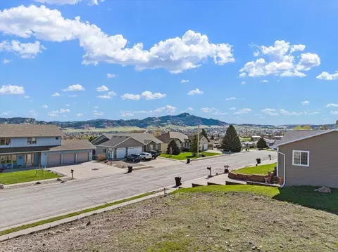 1423 Charles St, Spearfish, SD 57783 photo 6