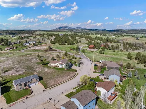 1423 Charles St, Spearfish, SD 57783 photo 4