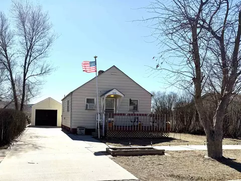 1917 Washington Ave, Hot Springs, SD 57747