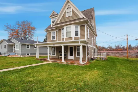 1113 Kingsbury St, Belle Fourche, SD 57717