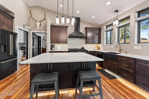 Kitchen - 25293 Pilot Rd, Custer, SD 57730 photo 2 of 6