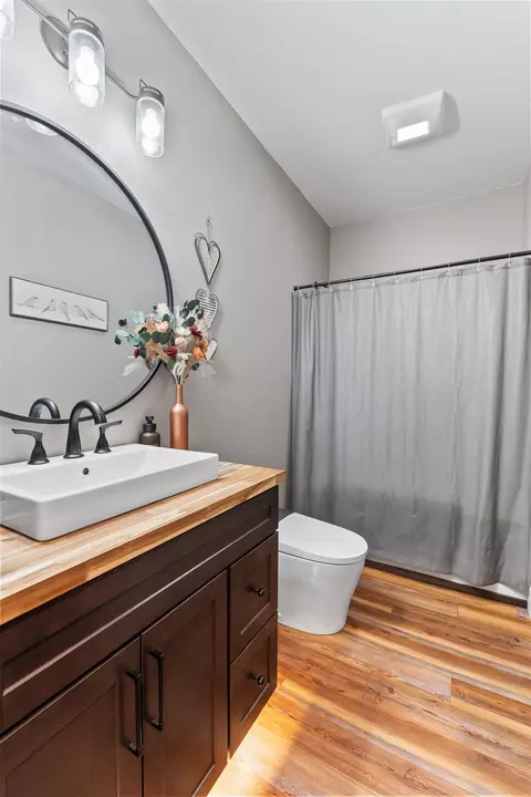 Bath - 25293 Pilot Rd, Custer, SD 57730 photo 3 of 3