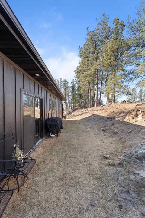 Exterior - 25293 Pilot Rd, Custer, SD 57730 photo 5 of 7
