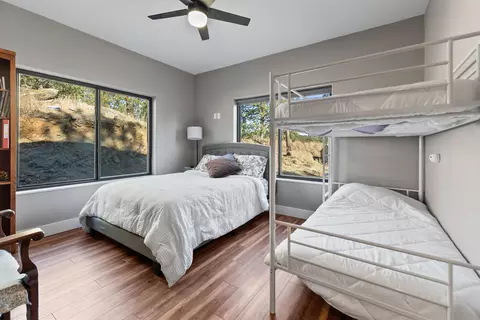 Bedroom - 25293 Pilot Rd, Custer, SD 57730 photo 2 of 4