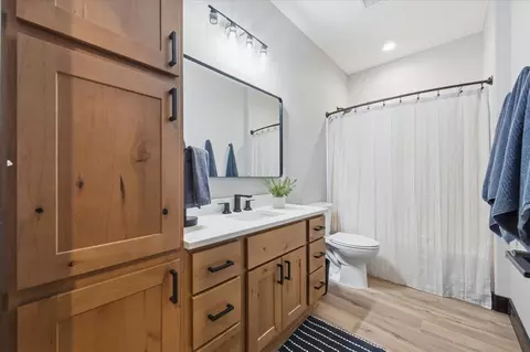 Bath - 11279 Black Forest Rd, Lead, SD 57754 photo 1 of 3
