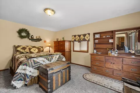 Bedroom - 25138 Bear Rock Rd, Custer, SD 57730 photo 1 of 2