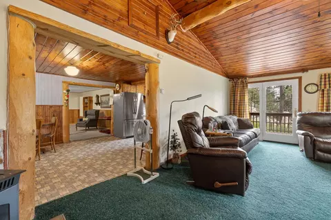 Living - 25138 Bear Rock Rd, Custer, SD 57730 photo 2 of 6