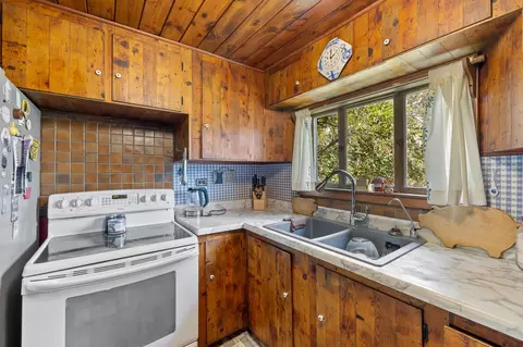 Kitchen - 25138 Bear Rock Rd, Custer, SD 57730 photo 4 of 4