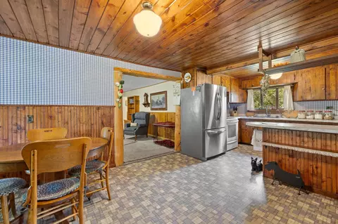 Kitchen - 25138 Bear Rock Rd, Custer, SD 57730 photo 1 of 4