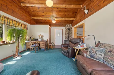 Living - 25138 Bear Rock Rd, Custer, SD 57730 photo 3 of 6