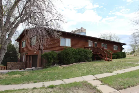 1004 F St, Edgemont, SD 57735