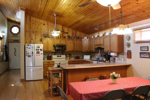 Kitchen - 900 3rd Ave, Edgemont, SD 57735 photo 1 of 5
