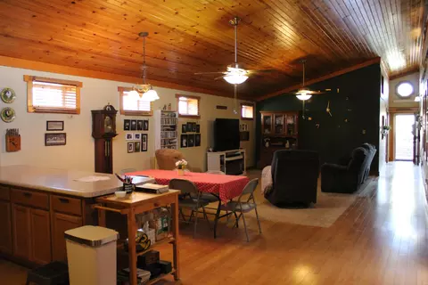 Entry Way - 900 3rd Ave, Edgemont, SD 57735 photo 1 of 3
