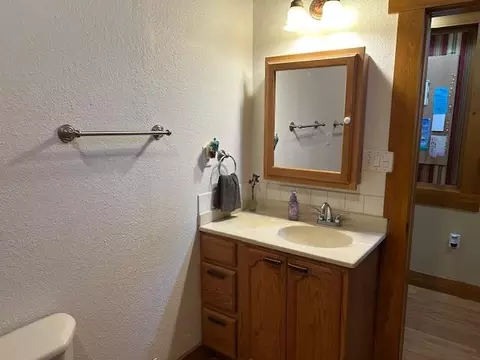 Bath - 900 3rd Ave, Edgemont, SD 57735 photo 2 of 2