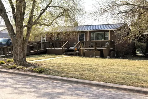 306 10th Ave, Edgemont, SD 57735