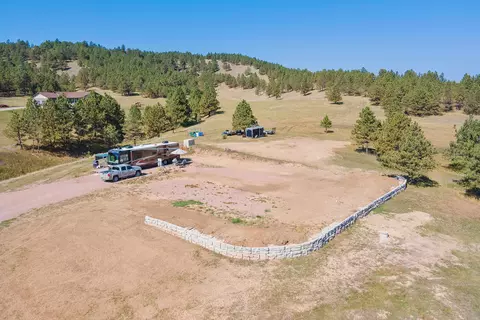 25490 Eagles Nest Dr, Fairburn, SD 57738