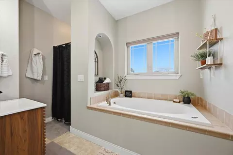 Bath - 513 Aspen Dr, Spearfish, SD 57783 photo 2 of 4
