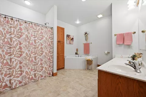 Bath - 3435 Fox Run Ln, Spearfish, SD 57783 photo 1 of 5