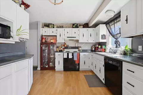 Kitchen - 6 Pearson Dr, Spearfish, SD 57783 photo 2 of 3