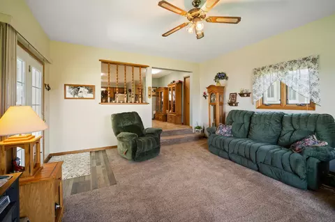 Living - 900 Summit St, Belle Fourche, SD 57717 photo 3 of 6