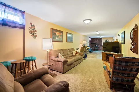 Living - 900 Summit St, Belle Fourche, SD 57717 photo 4 of 6