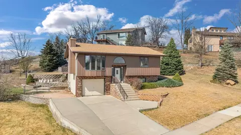 2523 Tomahawk Dr, Rapid City, SD 57702
