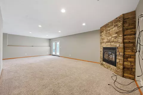Living - 244 Juniper Ct, Belle Fourche, SD 57717 photo 5 of 6