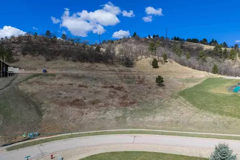 2221 Saddle Horn Dr, Spearfish, SD 57783
