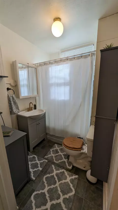 Bath - 610 Sawyer St, Lead, SD 57754 photo 3 of 3