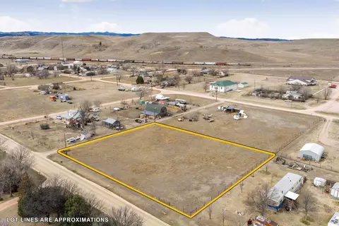 770 3rd St, Fairburn, SD 57738