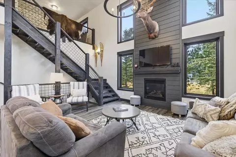 Living - 21246 Cozy Ct, Lead, SD 57754 photo 2 of 5