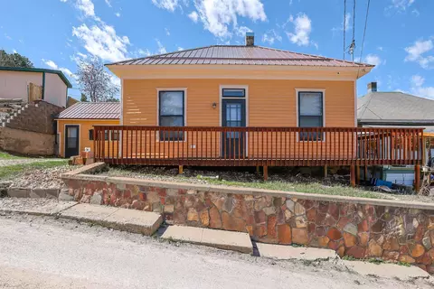 121 Columbus St, Lead, SD 57754