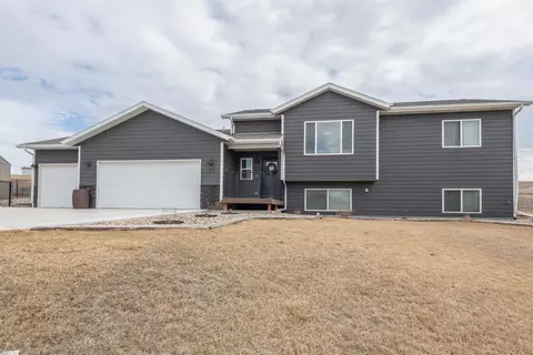 305 Bear Tooth Dr, Box Elder, SD 57719