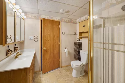 Bath - 25333 Beaver Lake Rd, Custer, SD 57730 photo 3 of 4